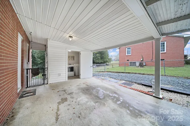 a front view of house with yard and garage