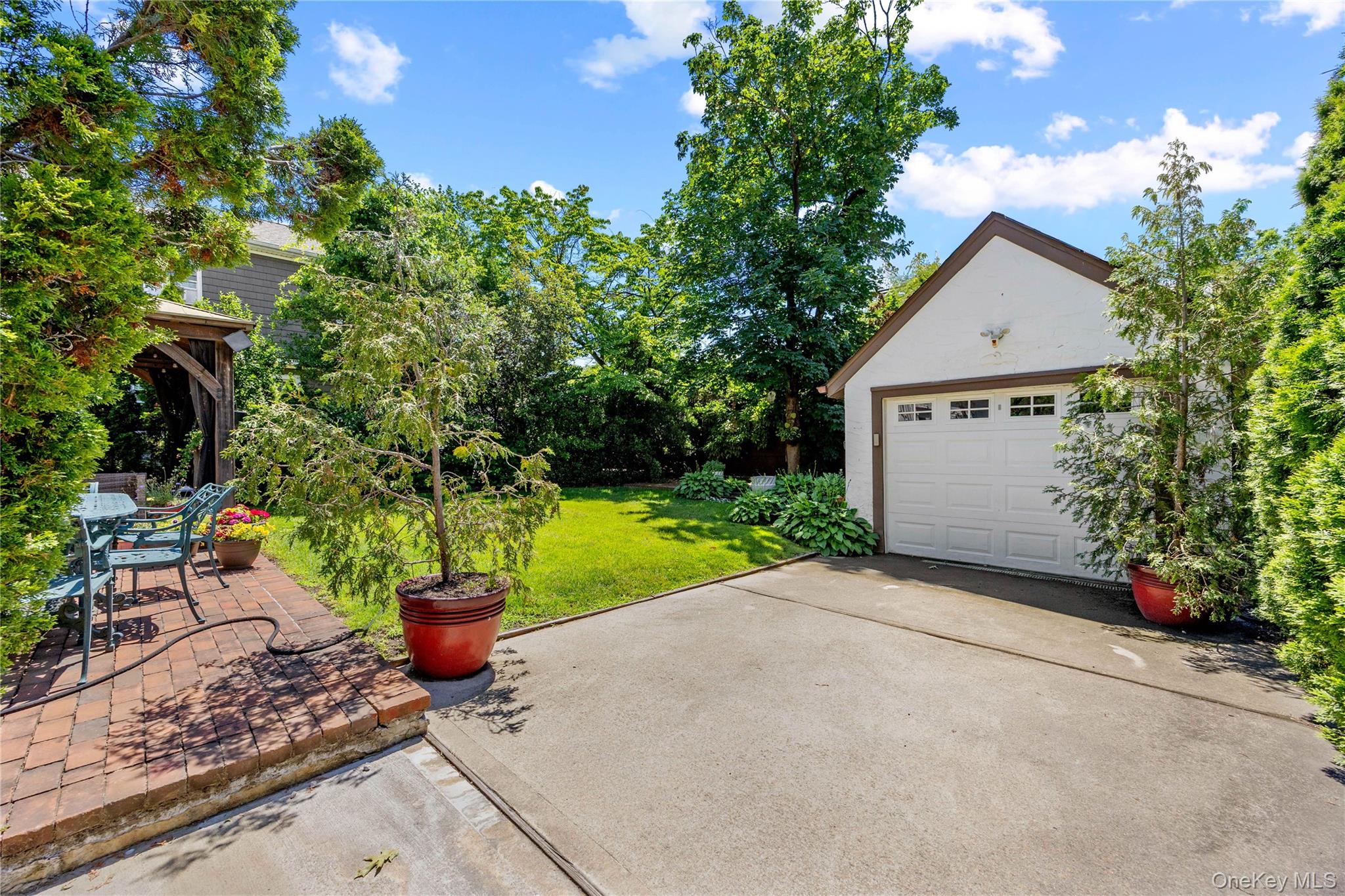 82 Superior Road Floral Park, NY 11001 - Photo 17 of 26