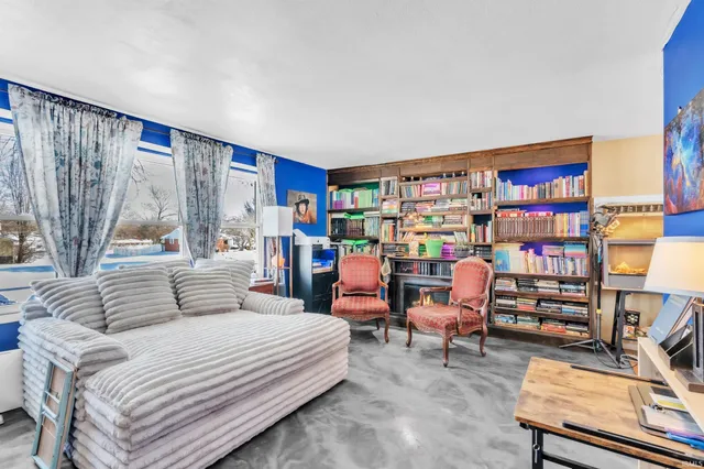 $255,000 | 200 Crescent Avenue, Kendallville, IN 46755