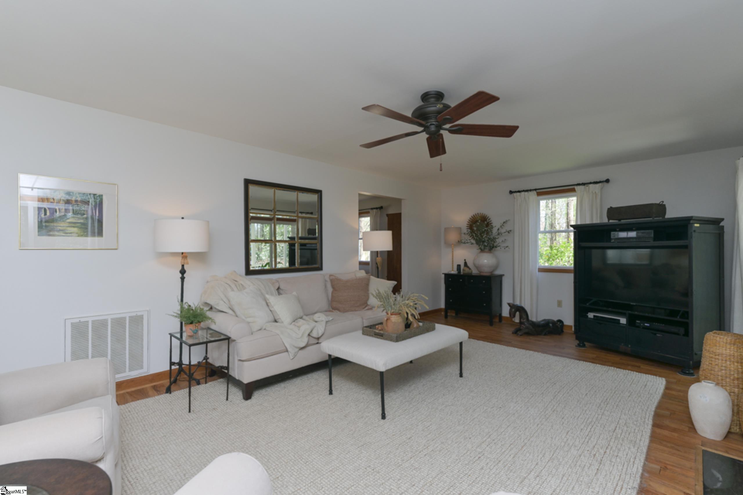 2416 Roper Mountain Road Simpsonville, SC 29681 - Photo 17 of 33 Gallery Image 17