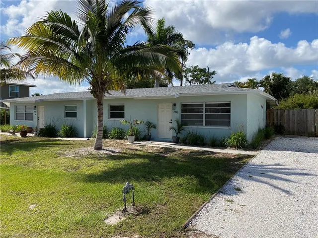 $2,400 | 740 108th Avenue North, Naples, FL 34108