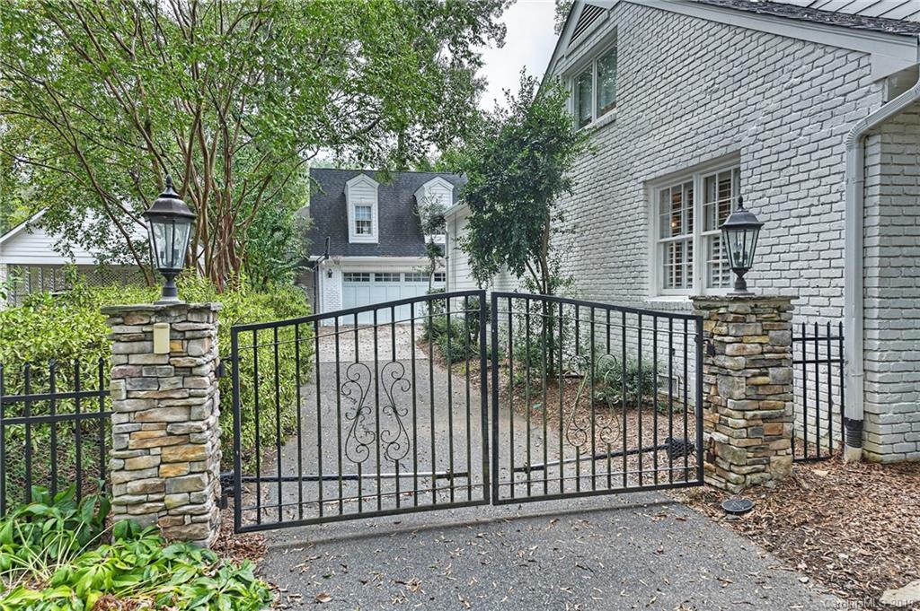 859 Museum Drive Charlotte, NC 28207 - Photo 23 of 23 a view of a gate and fence