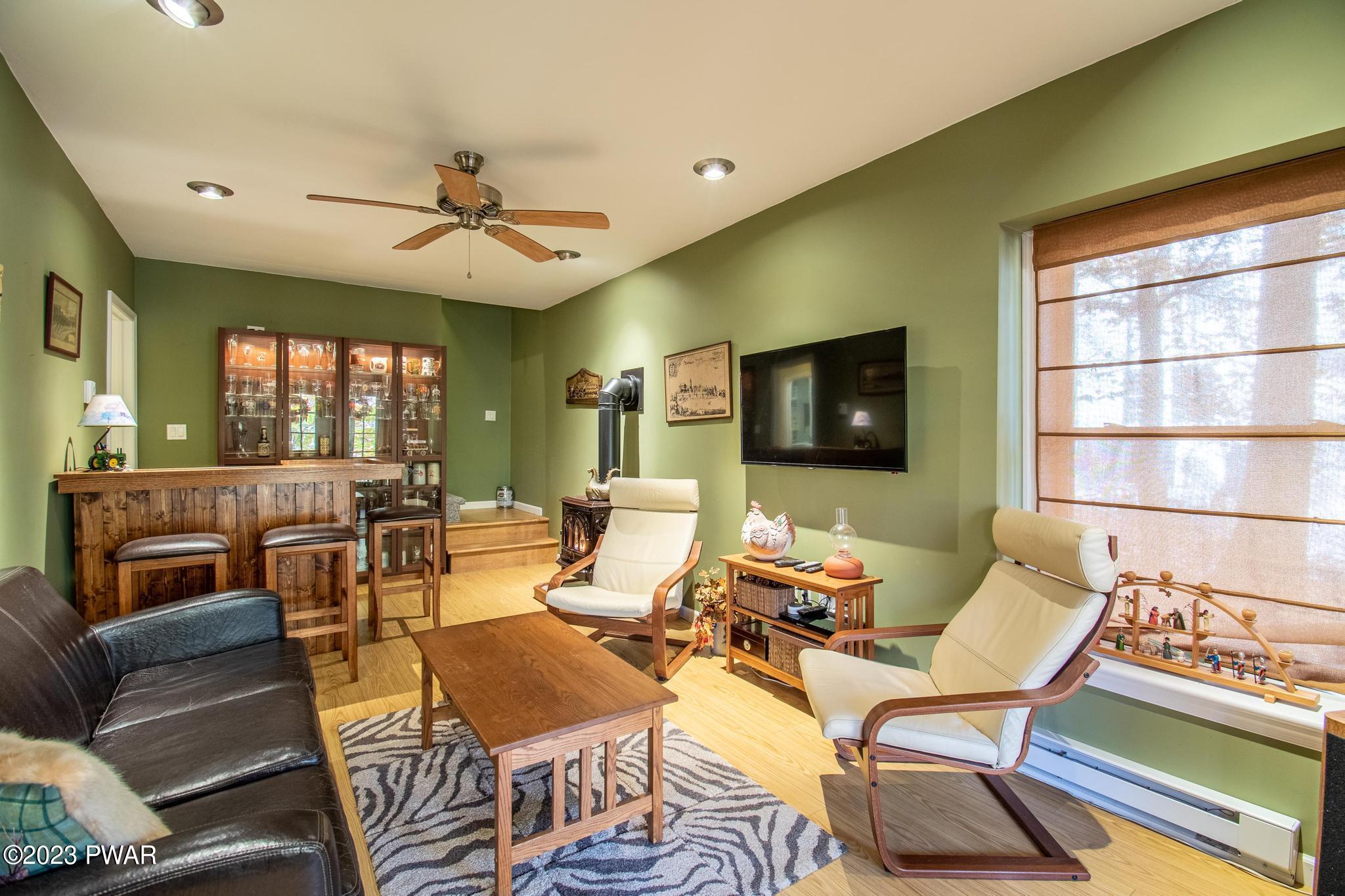 1009 Tomahawk Road Lake Ariel, PA 18436 - Photo 13 of 33 Family Room