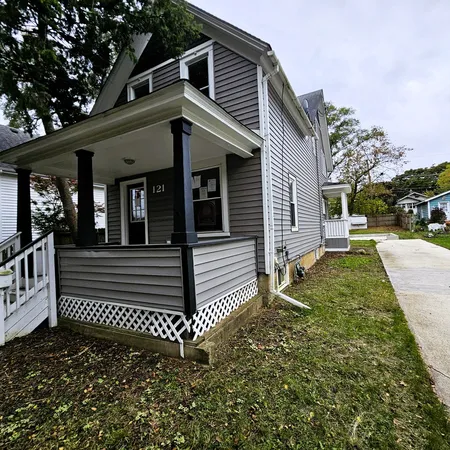 $423,900 | 121 Fourth Street, Libertyville, IL 60048