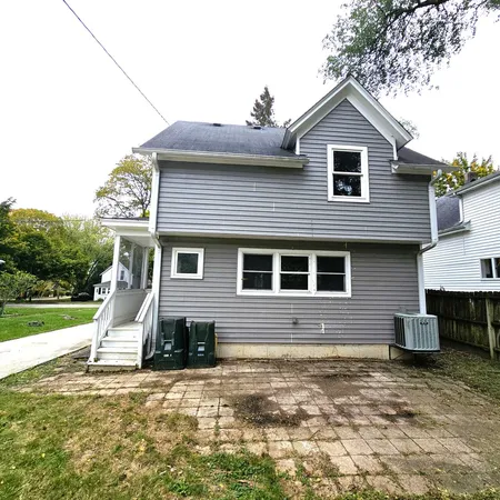$423,900 | 121 Fourth Street, Libertyville, IL 60048