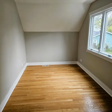 $423,900 | 121 Fourth Street, Libertyville, IL 60048