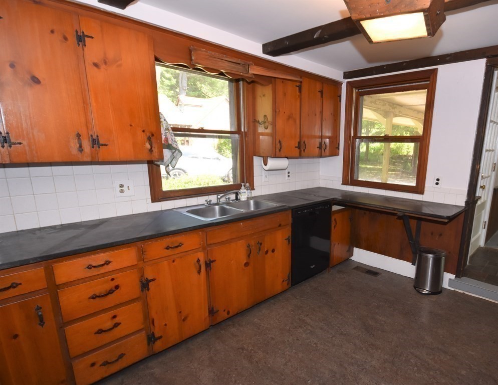 245 Pelham Road Amherst, MA 01002 - Photo 17 of 40