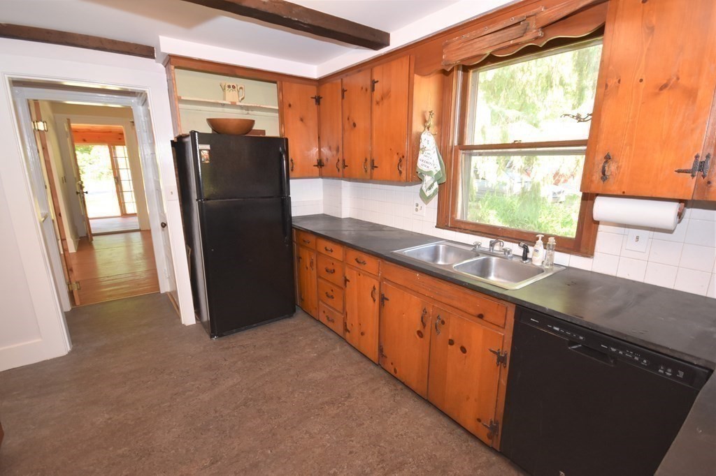245 Pelham Road Amherst, MA 01002 - Photo 18 of 40