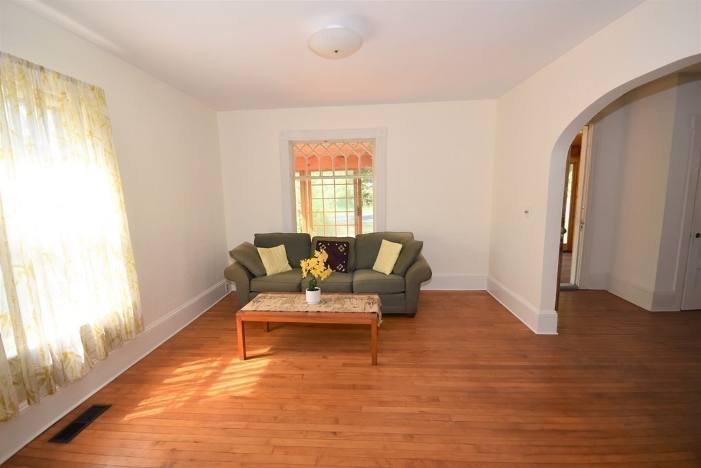 245 Pelham Road Amherst, MA 01002 - Photo 10 of 40
