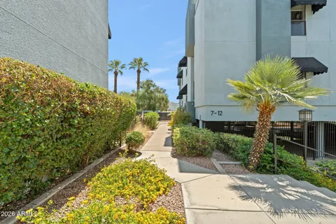 $425,000 | 2 West Georgia Avenue, Unit 9, Phoenix, AZ 85013