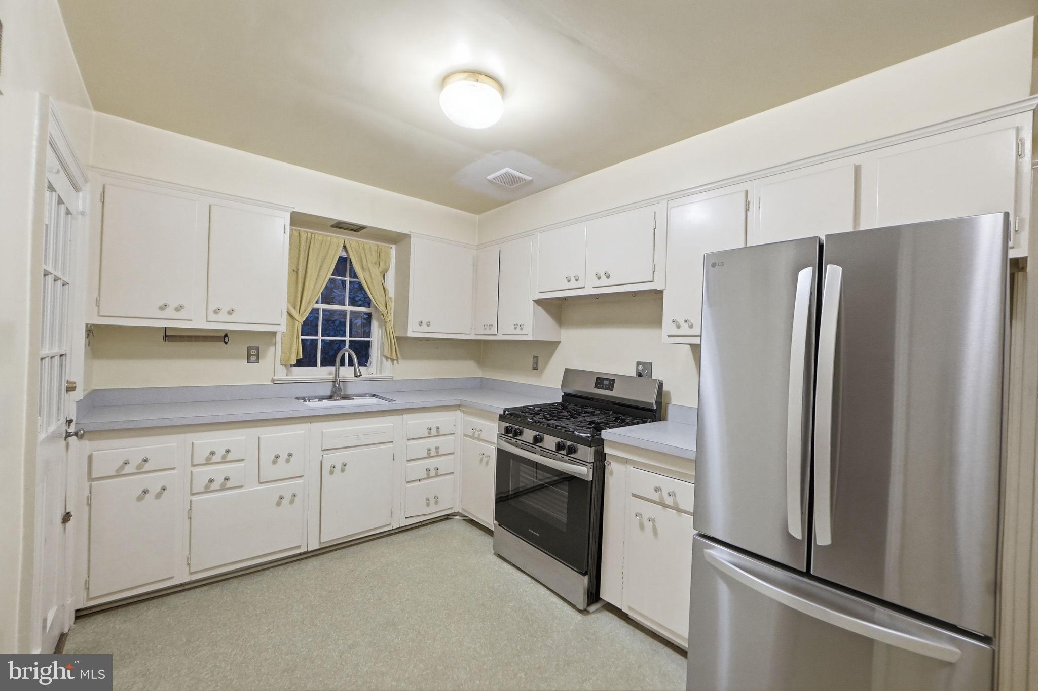 5216 Farrington Road Bethesda, MD 20816 - Photo 12 of 40