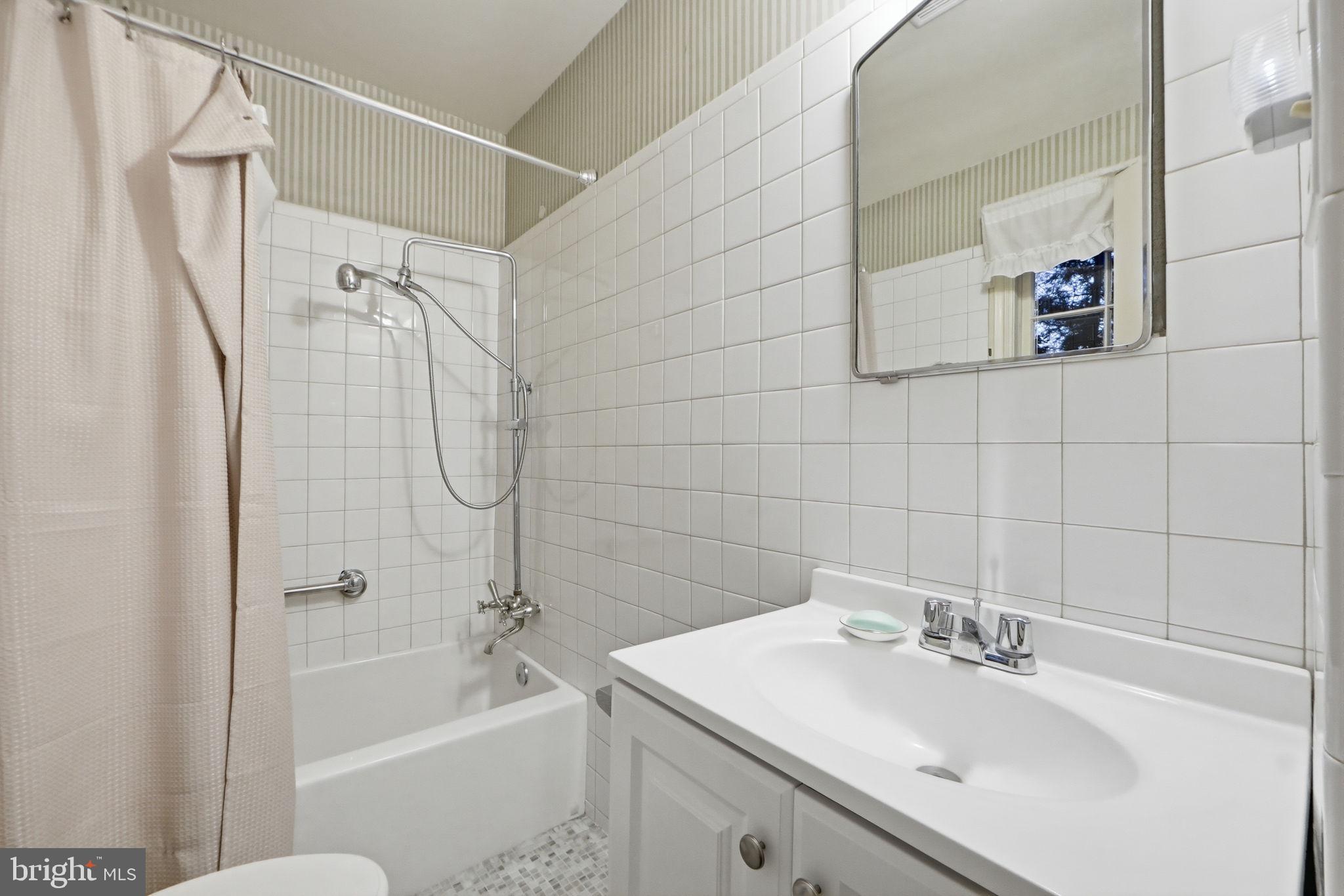 5216 Farrington Road Bethesda, MD 20816 - Photo 23 of 40