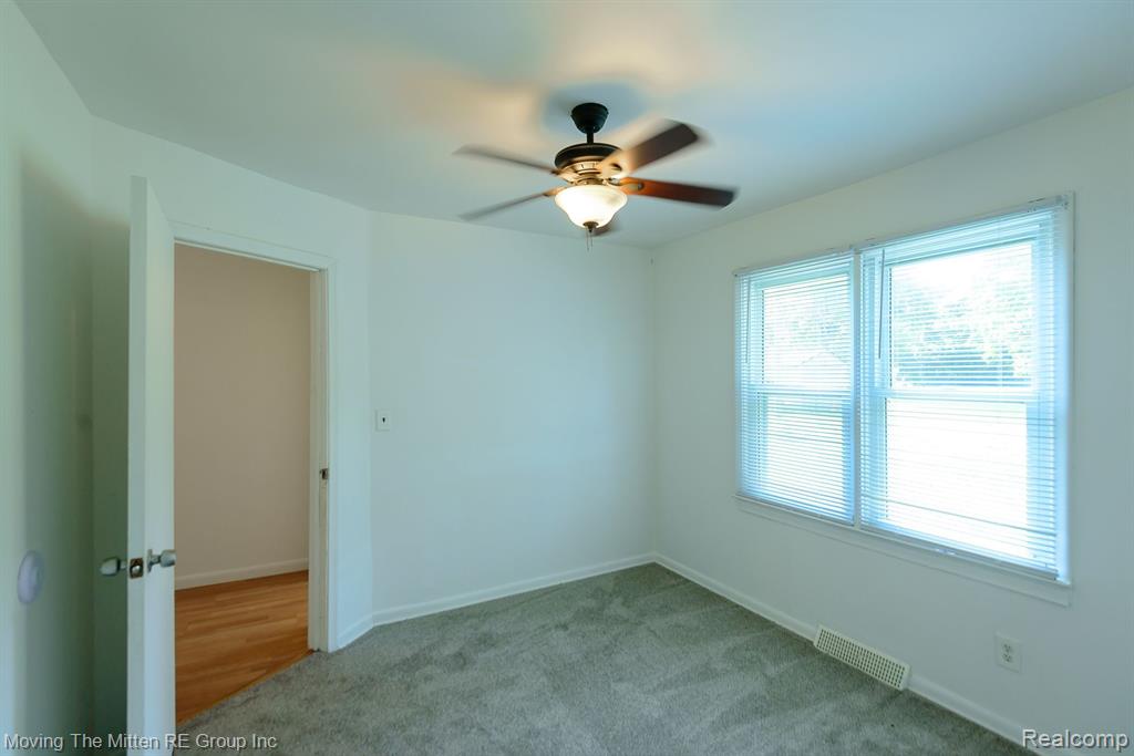 42913 Fret Road Belleville, MI 48111 - Photo 17 of 32