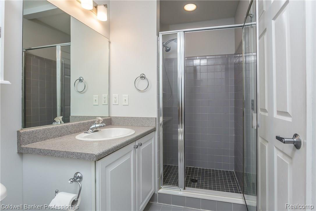 41863 Mitchell Road, Unit 17 Novi, MI 48377 - Photo 18 of 39 021-Master_Bathroom-4655128-large.jpg