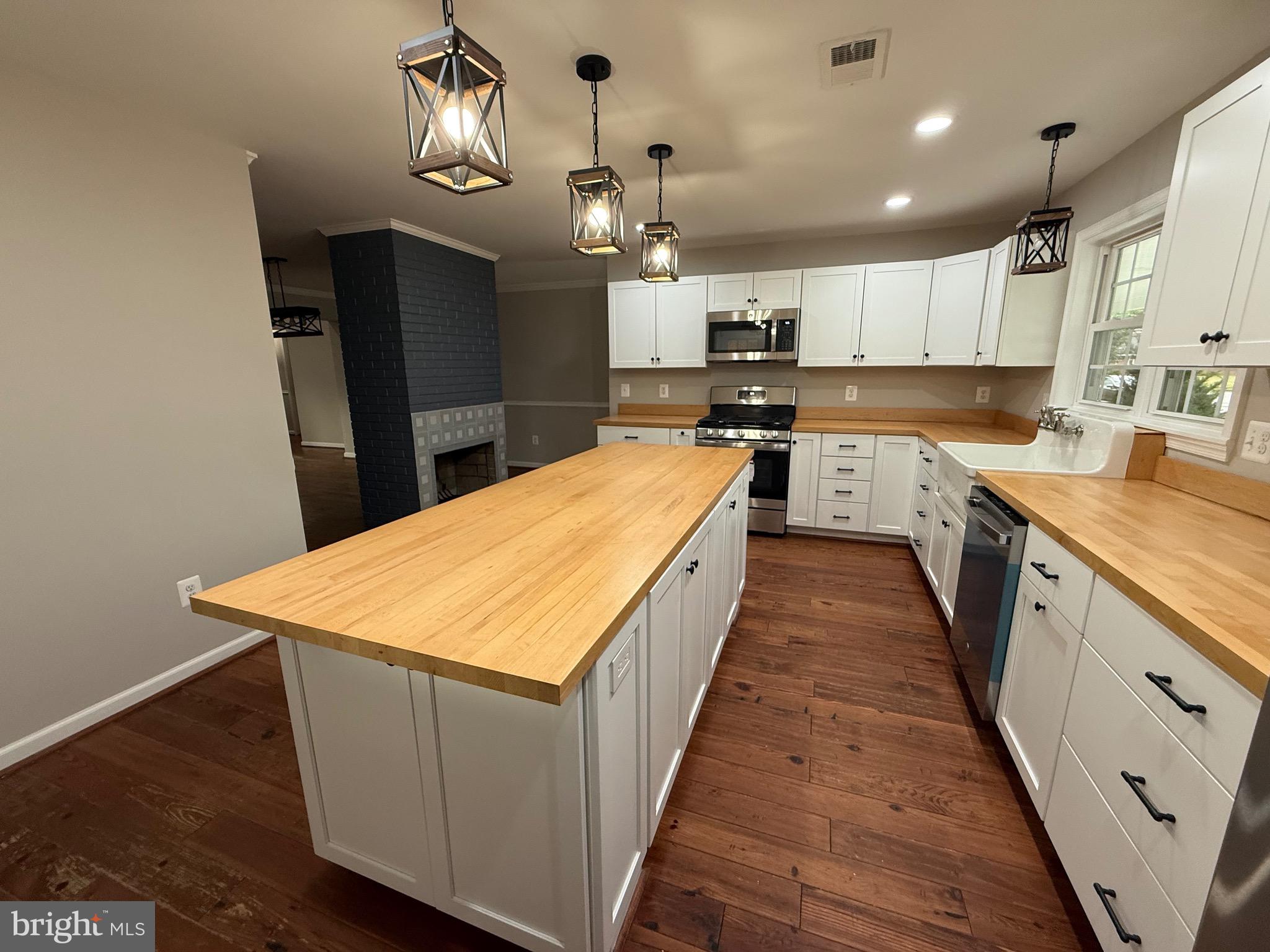 7412 Axton Street Springfield, VA 22151 - Photo 6 of 50 Kitchen