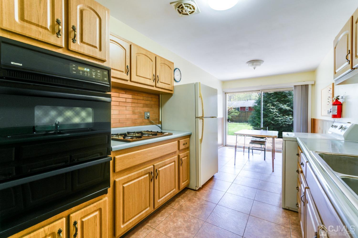 18 Hodge Road Kendall Park, NJ 08824 - Photo 8 of 18 Gallery Image 8