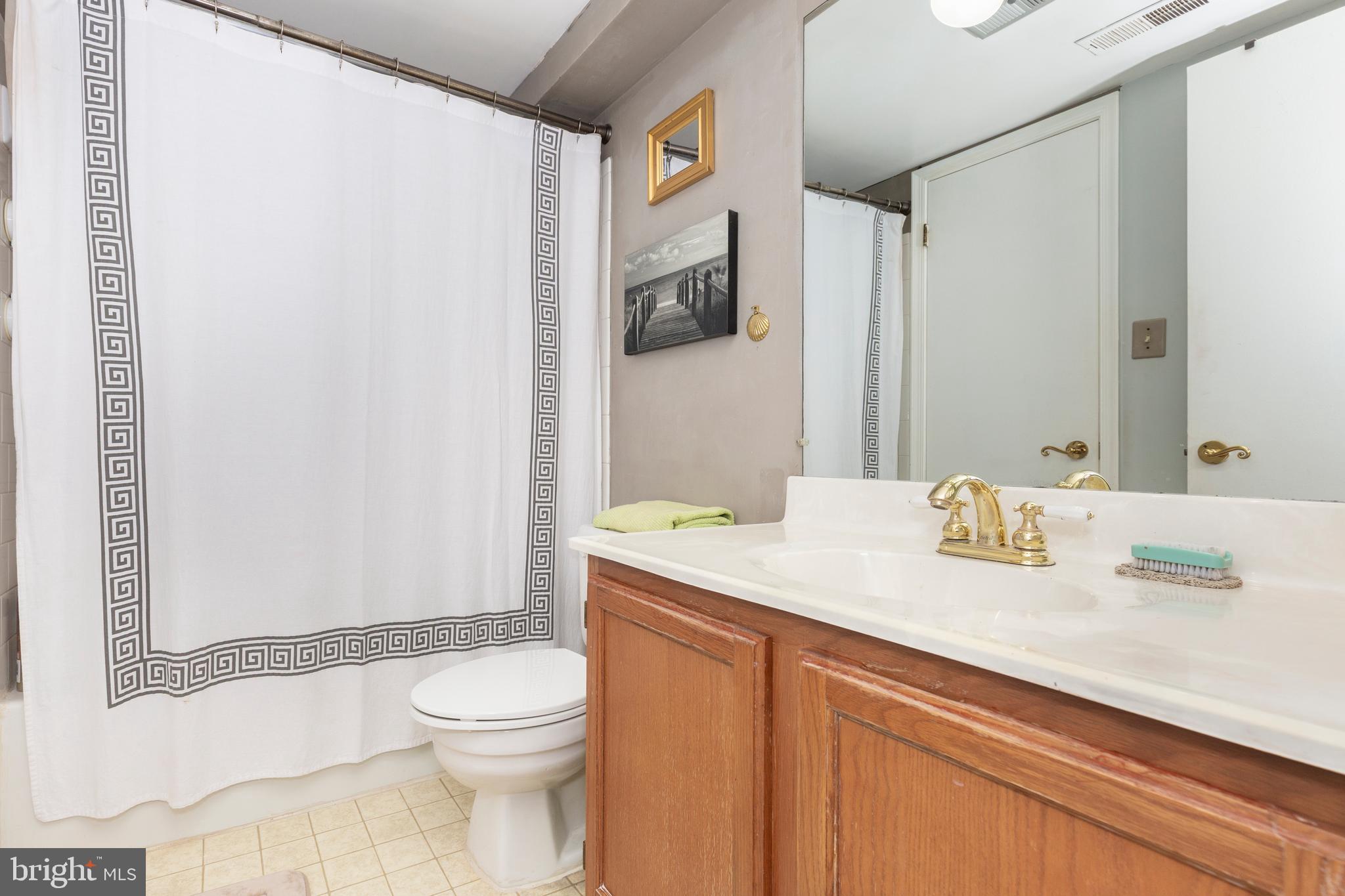 502 Brighton Place Baltimore, MD 21221 - Photo 22 of 42 a bathroom with a granite countertop sink toilet and shower