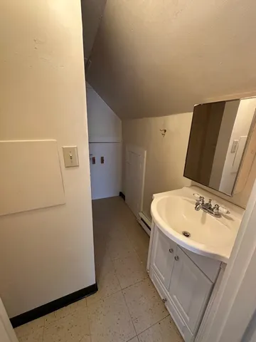 $1,650 | 21 Nelson Street, Unit D, Troy, NH 03465