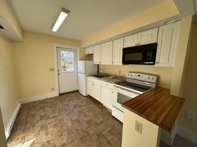 $1,650 | 21 Nelson Street, Unit D, Troy, NH 03465