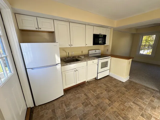 $1,650 | 21 Nelson Street, Unit D, Troy, NH 03465