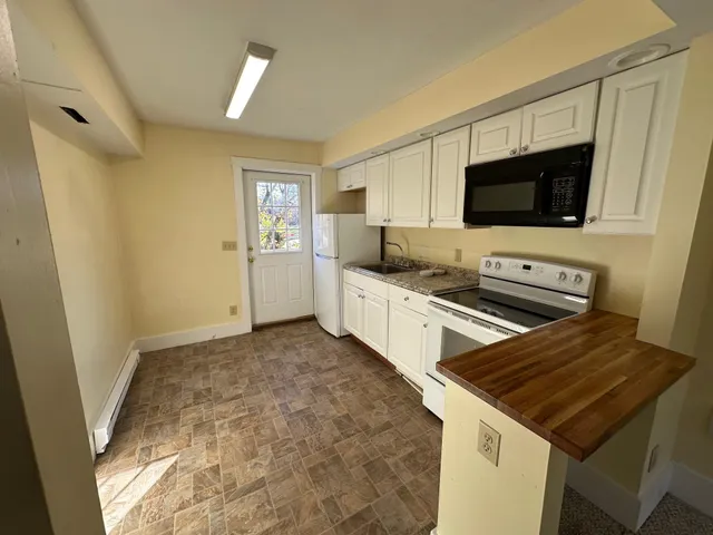 $1,650 | 21 Nelson Street, Unit D, Troy, NH 03465