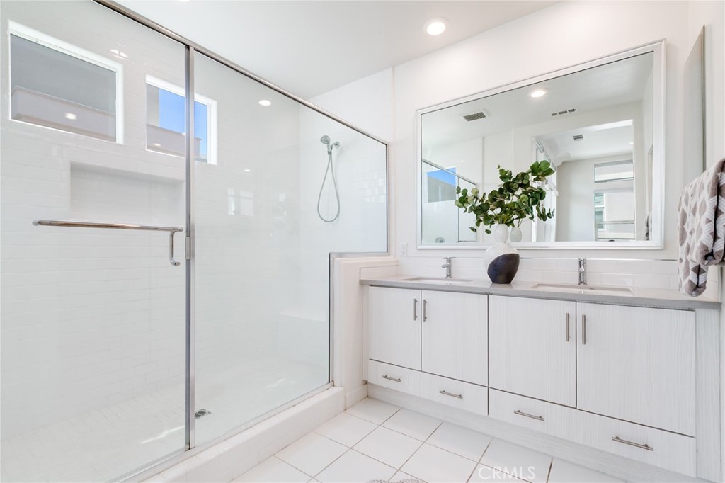 800 Beacon Irvine, CA 92618 - Photo 25 of 49 a bathroom with a sink and mirror