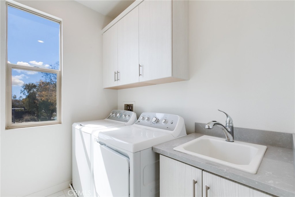 800 Beacon Irvine, CA 92618 - Photo 30 of 49 a utility room with dryer and washer