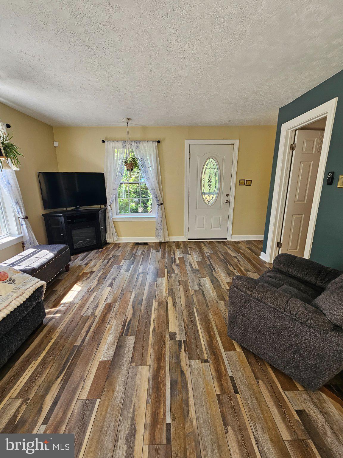 32 Parnassus Road Linden, VA 22642 - Photo 21 of 50 Inviting space with natural light.