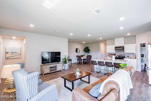 $4,500 | 407 Broussard Hl Drive, Broussard, LA 70518