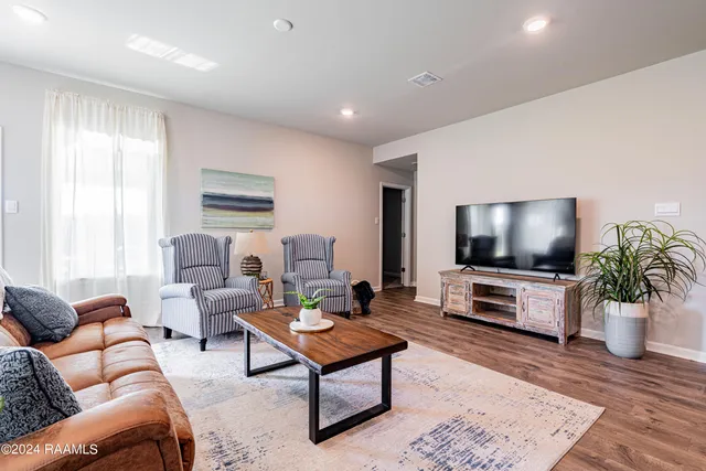 $4,500 | 407 Broussard Hl Drive, Broussard, LA 70518