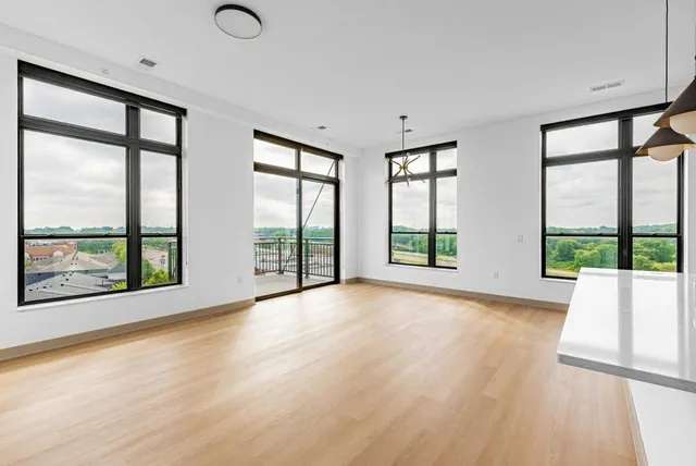 $3,495 | 640 Wisconsin Avenue North, Unit 638, Minneapolis, MN 55427