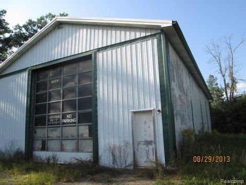 2458 North Rochester Road Oakland, MI 48363 - Photo 3 of 22 IMG_3154.JPG