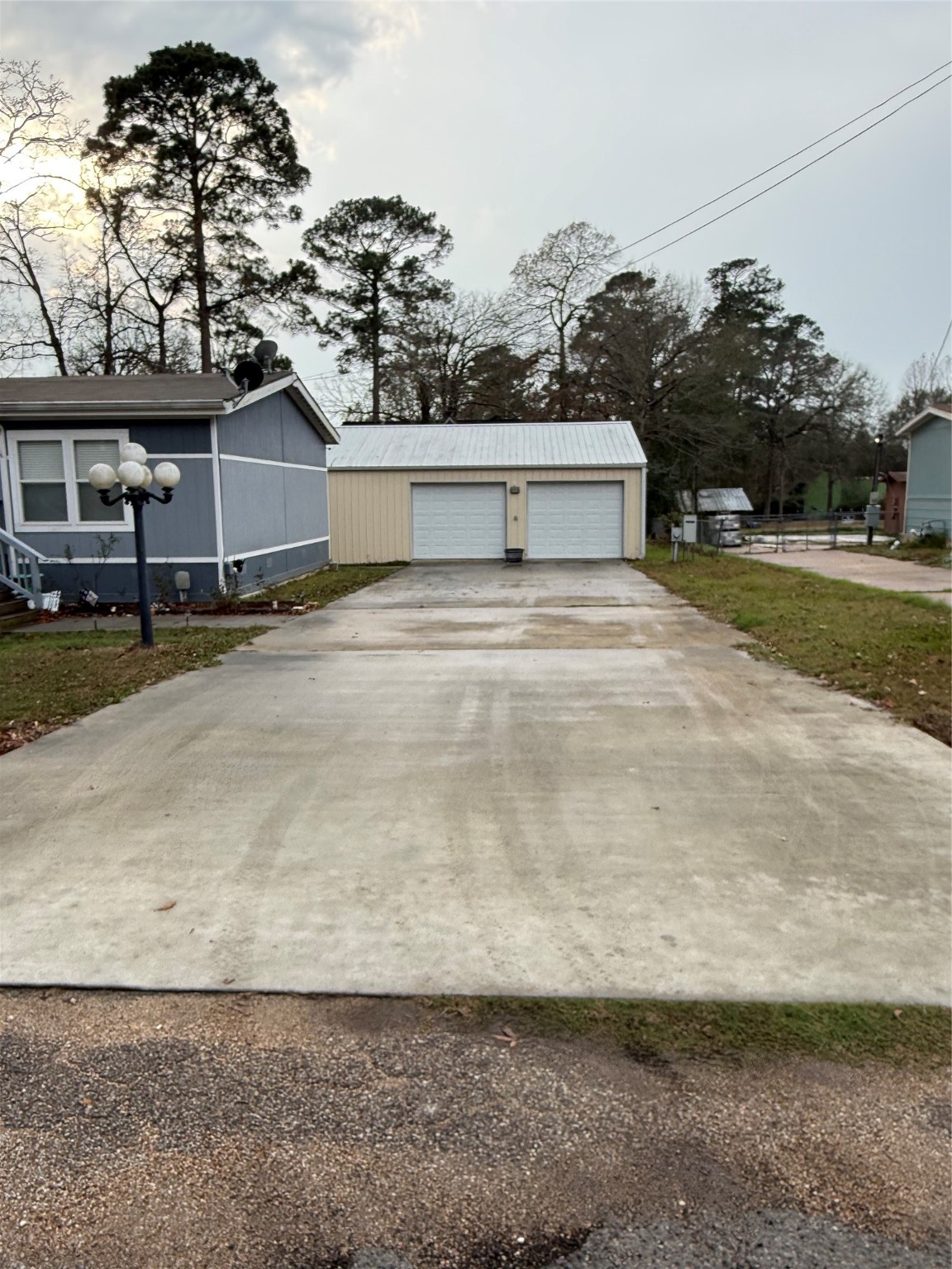 178 Commanche Drive Onalaska, TX 77360 - Photo 4 of 18 a front view of a house with a yard