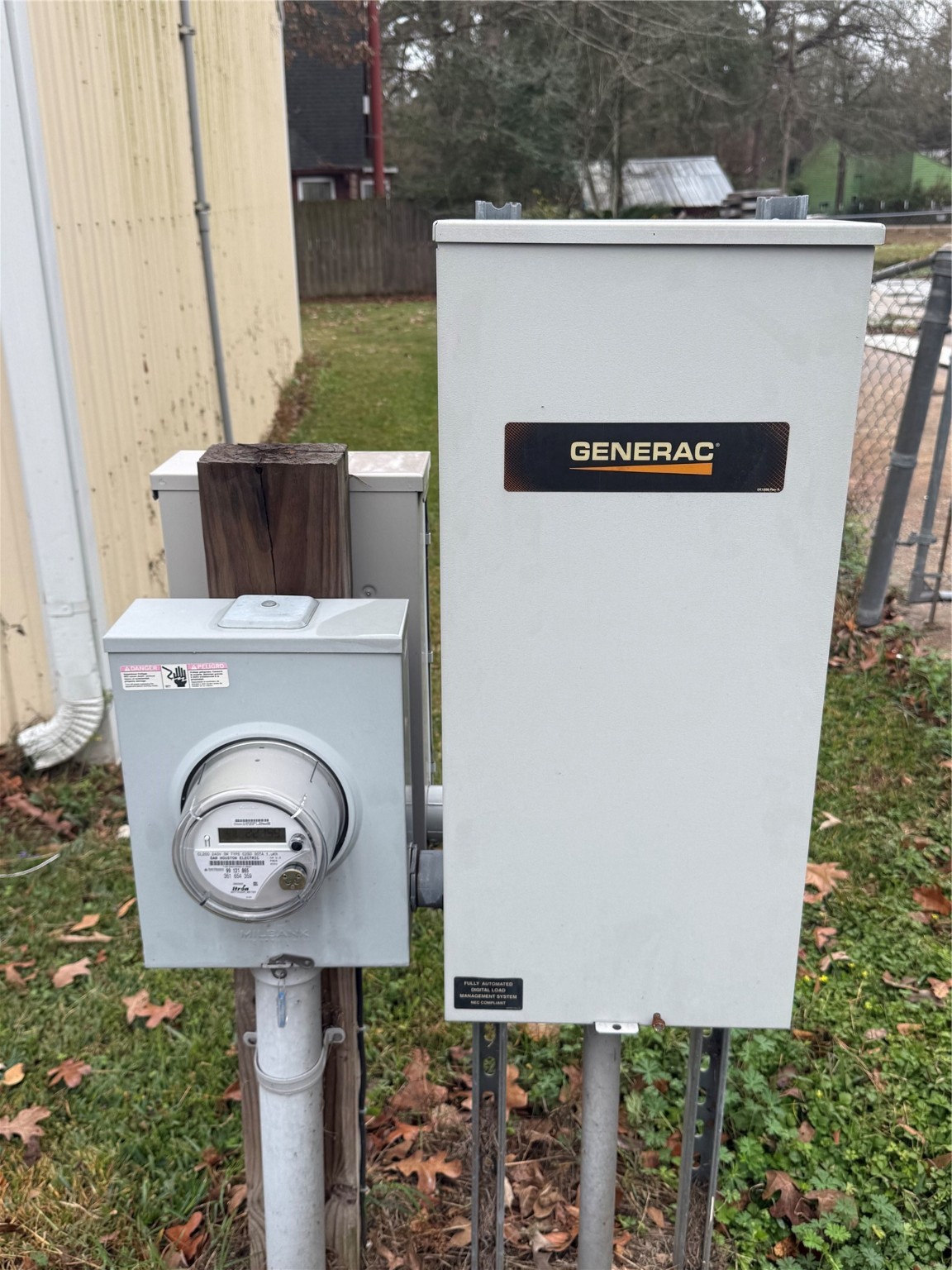178 Commanche Drive Onalaska, TX 77360 - Photo 5 of 18 a view of a small house with yard