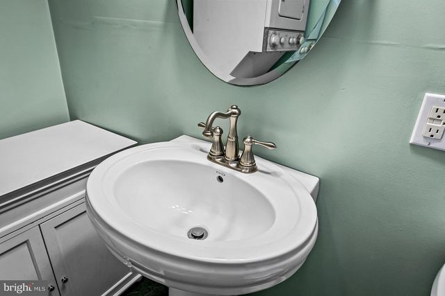 $220,000 | 524 Holtzmans Court, Baltimore, MD 21231