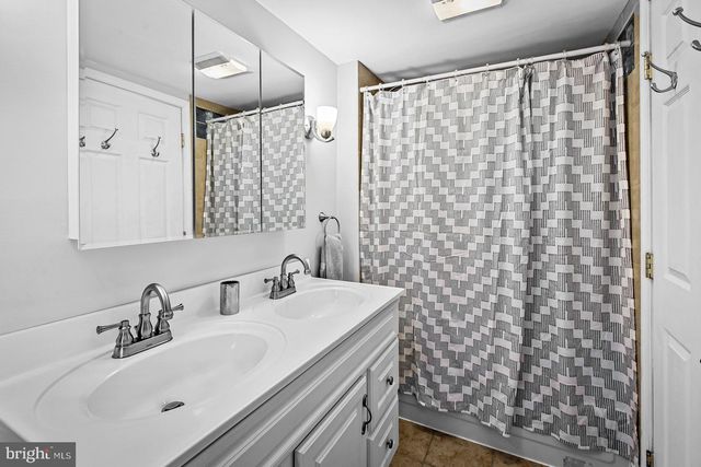 $220,000 | 524 Holtzmans Court, Baltimore, MD 21231