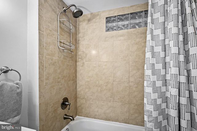 $220,000 | 524 Holtzmans Court, Baltimore, MD 21231