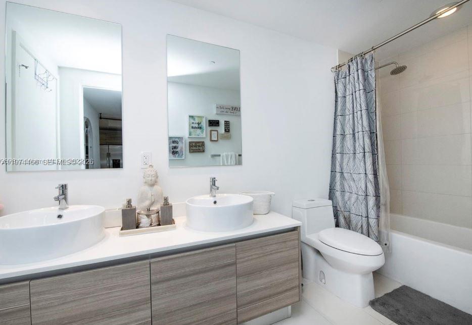 121 Northeast 34th Street, Unit 1603 Miami, FL 33137 - Photo 11 of 12