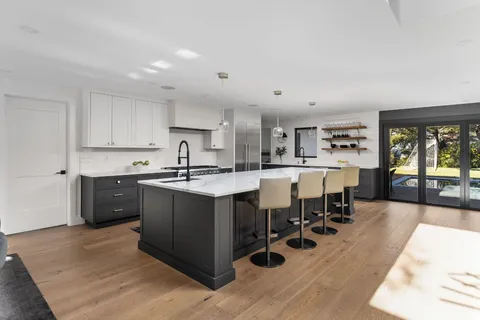 $3,800,000 | 302 Buckeye Trail, West Lake Hills, TX 78746