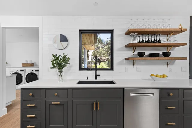 $3,625,000 | 302 Buckeye Trail, West Lake Hills, TX 78746