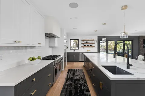 $3,625,000 | 302 Buckeye Trail, West Lake Hills, TX 78746