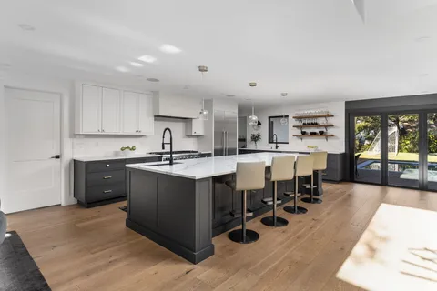 $3,625,000 | 302 Buckeye Trail, West Lake Hills, TX 78746