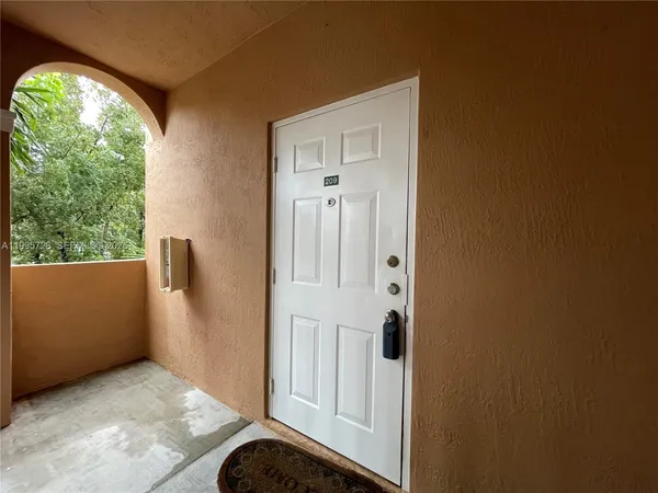 $2,400 | 7080 Northwest 177th Street, Unit 20913, Hialeah, FL 33015