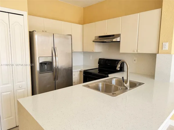 $2,200 | 7080 Northwest 177th Street, Unit 20913, Hialeah, FL 33015