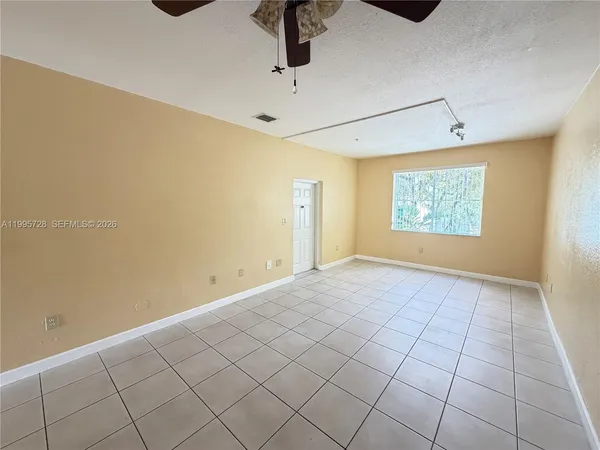 $2,200 | 7080 Northwest 177th Street, Unit 20913, Hialeah, FL 33015