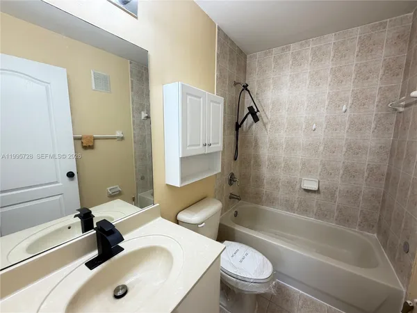 $2,200 | 7080 Northwest 177th Street, Unit 20913, Hialeah, FL 33015