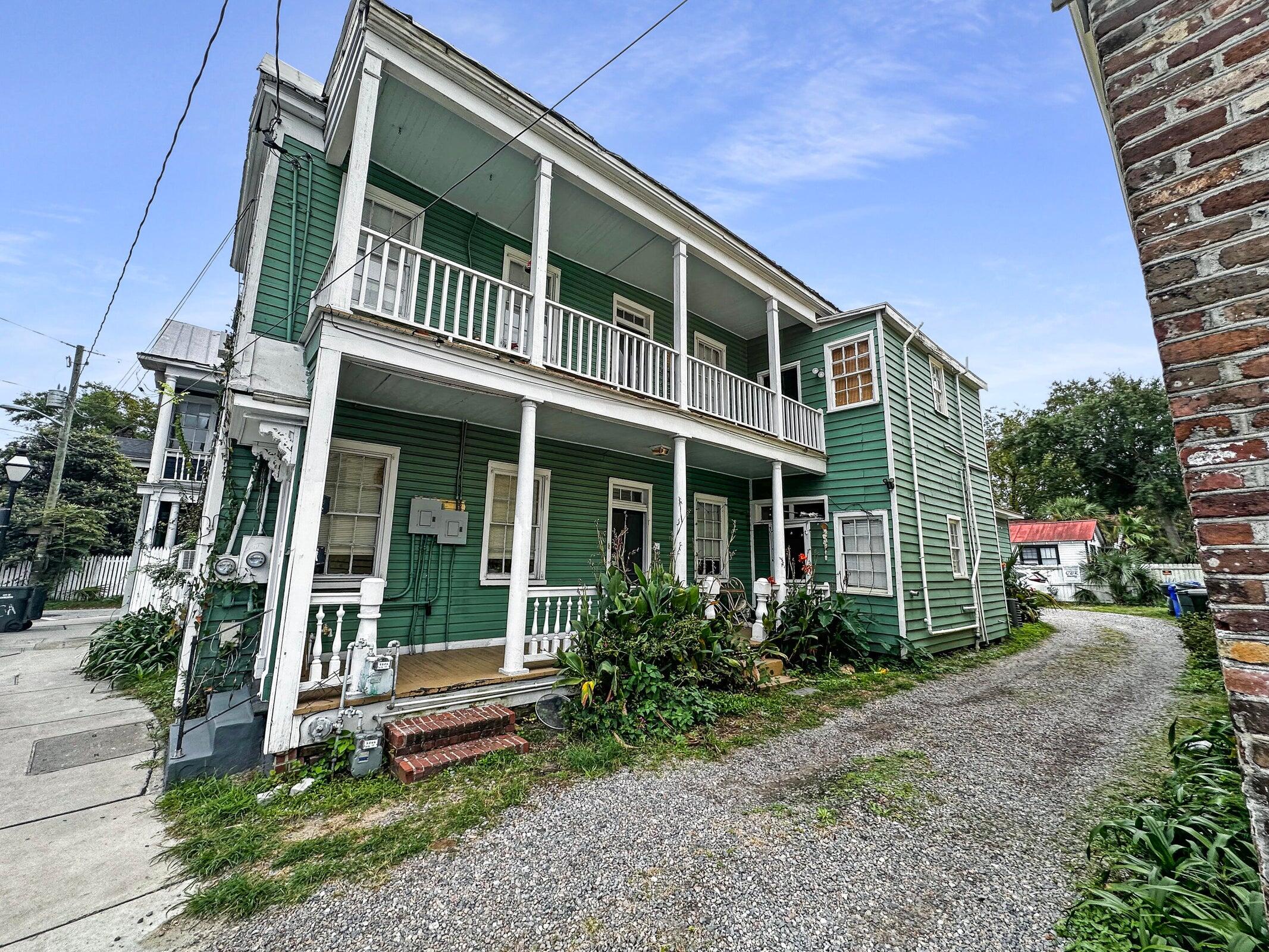 199 Spring Street Charleston, SC 29403 - Photo 2 of 22 20231205190103184400000000-o