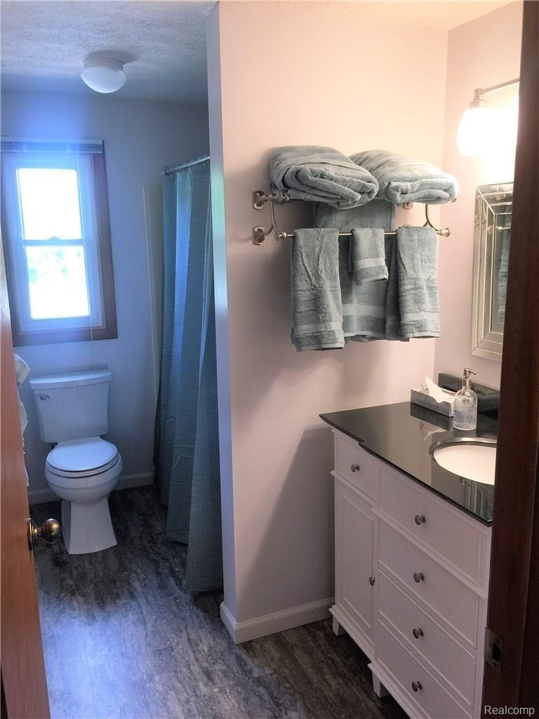 620 Glenwyth Road Brighton, MI 48116 - Photo 20 of 24 Upper level full bath