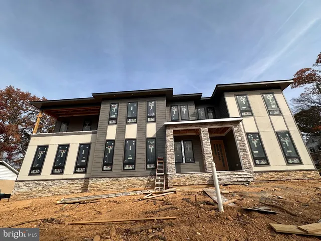 a view of a house with street