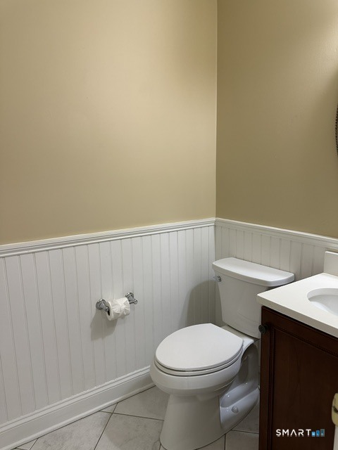 128 Center Road Easton, CT 06612 - Photo 18 of 39 Downstairs half bath